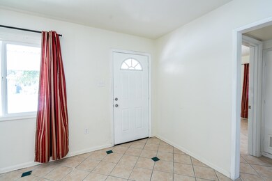 2612 E Marshal St MLS-8