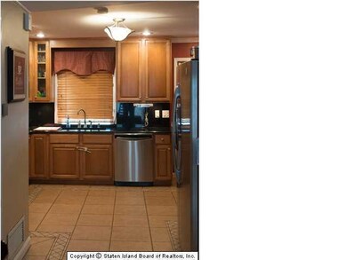 479 Leverett Ave, Staten Island, NY 10308 - photo 5