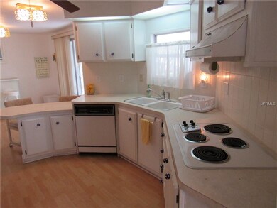 Very nice kitchen.