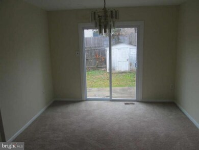 906 Portia Ct, Hyattsville, MD 20785 - photo 5