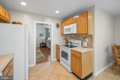 2221 Dickens Ln, Broomall, PA 19008 - photo 7