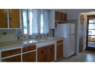 17614 Maple Heights Blvd, Maple Heights, OH 44137 - photo 4