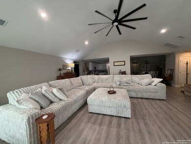 1116 S 2nd St, Floresville, TX 78114 - photo 5