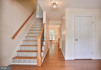 15021 Woodglen Ct, Dumfries, VA 22025 - photo 2