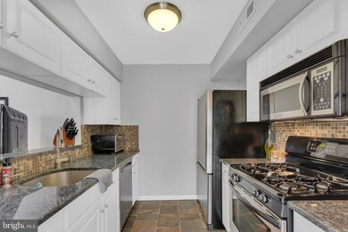 205 Loring Ct unit 205, Sewell, NJ 08080 - photo 3