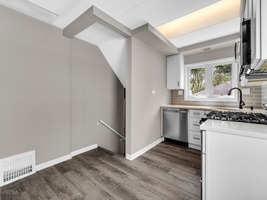 300 N Myrtle Ave, Elmhurst, IL 60126 - photo 7