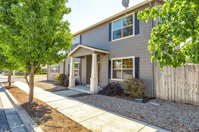 1217 Crown Ave, Central Point, OR 97502 - photo 3