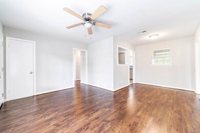 7252 Yoe St, Houston, TX 77016 - photo 5