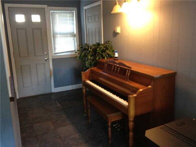 39 Massachusetts St, Cranston, RI 02920 - photo 5