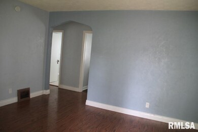 2121 W 18th St, Davenport, IA 52804 - photo 7