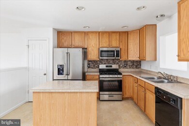 319 Scarboro Dr, Bunker Hill, WV 25413 - photo 2