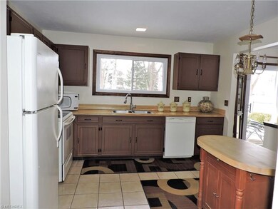 Eat-in Kitchen