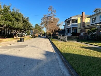 608 E 19th St, Houston, TX 77008 - photo 4