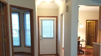 921 Heathrow Ln, Naperville, IL 60540 - photo 4