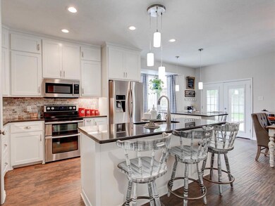 1611 Stonegate Dr, Cleburne, TX 76033 - photo 7