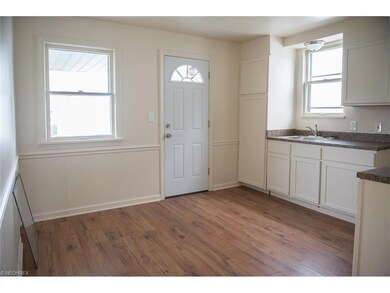 5231 Arch St, Maple Heights, OH 44137 - photo 6