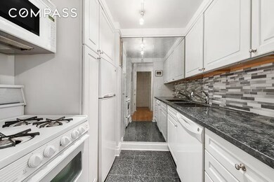 The Gramercy Plaza unit 2R, New York, NY 10003 - photo 5