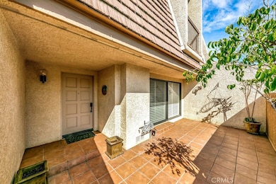 18409 Collins St unit D, Tarzana, CA 91356 - photo 3
