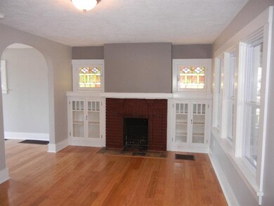 Living room. New bamboo hardwood floors on main le