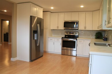 311 N Lee St, Alvin, TX 77511 - photo 5