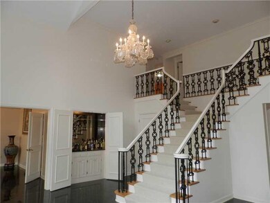 Entry/Foyer.