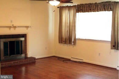 18622 Crestwood Dr, Hagerstown, MD 21742 - photo 4