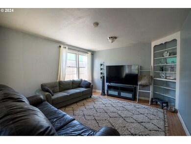 1069 13th Ave SW, Albany, OR 97321 - photo 5