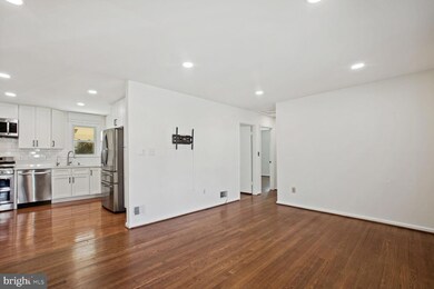 8215 Quentin St, New Carrollton, MD 20784 - photo 7