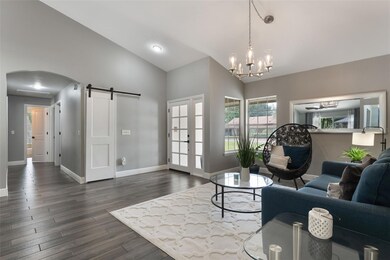 2122 Palm Crest Dr-spacious living and dining room