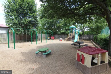 4818 30th St S, Arlington, VA 22206 - photo 3