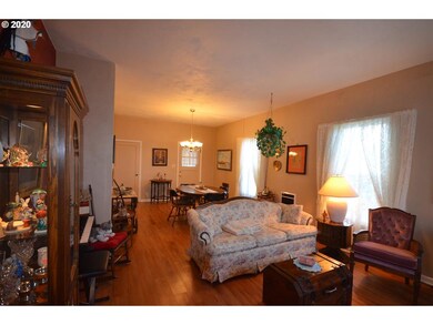 420 W 10th St, the Dalles, OR 97058 - photo 4