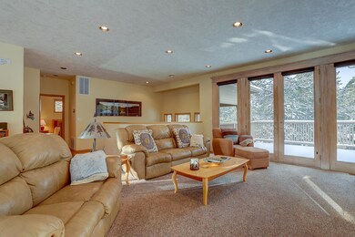 18015 Hickory Ln, Sunriver, OR 97707 - photo 3