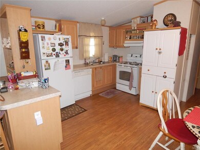 383 White Oak Ln, Bath, PA 18014 - photo 4