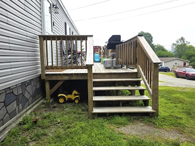 14 Hilltop Manor Mobile Home Park, Littleton, NH 03561 - photo 4