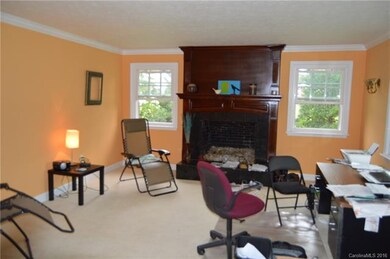 Living Room. (Fireplace is in-op at this time)