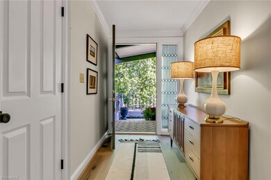 Foyer.