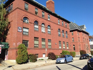 521 Pine St unit 309, Manchester, NH 03104 - photo 6