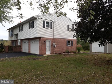 4124 Wilhelm Dr, Chambersburg, PA 17202 - photo 2