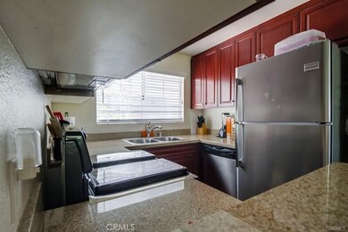 21550 Burbank Blvd unit 205, Woodland Hills, CA 91367 - photo 5
