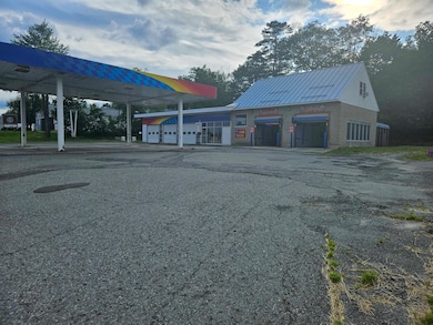 1049 N Main St, Hartford, VT 05001 - photo 5