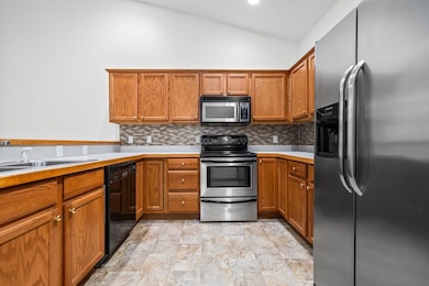 5009 Hidden Pines Ct, Midland, MI 48640 - photo 6