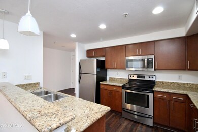 724 E Devonshire Ave unit 310, Phoenix, AZ 85014 - photo 2