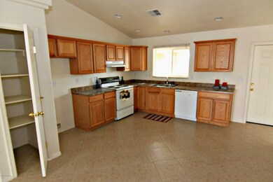 Kitchen (2)