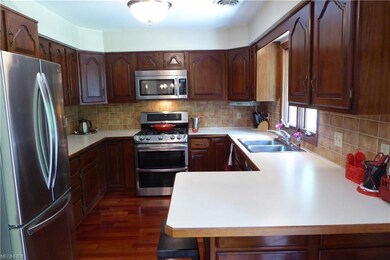 Another Kitchen View ...