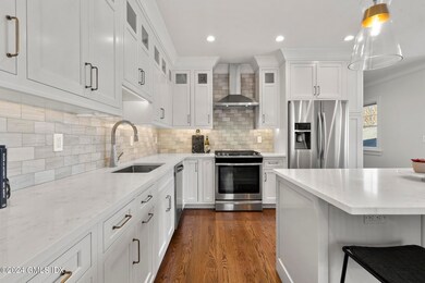 11 Hollow Wood Ln unit A, Greenwich, CT 06831 - photo 4