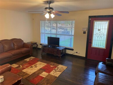 1015 N Howeth St, Gainesville, TX 76240 - photo 6