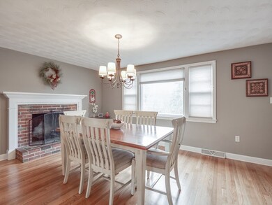 8 Brandon St, North Billerica, MA 01862 - photo 4