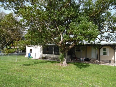 932 Hyacinth Cir, Sebastian, FL 32976 - photo 4