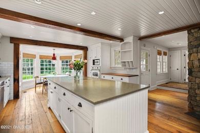 175 Cat Rock Rd Cos Cob CT-large-023-032