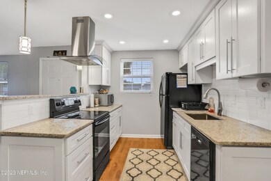 8913 Erin Ct, Jacksonville, FL 32216 - photo 7